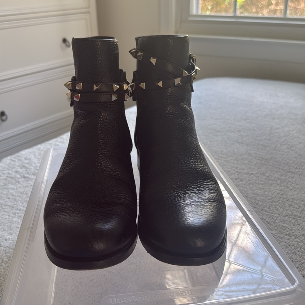Valentino Garavani Black Ankle Boots with Gold Studs - Picture 4 of 4